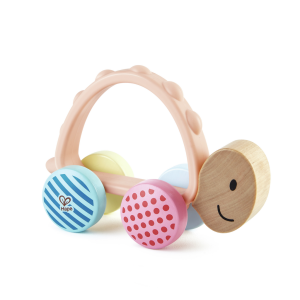 tortue-turbo-hape-jouet-en-bois-jeux-reves-et-jouets-thonon-france-suisse-0.png Tortue turbo à rouler – Hape